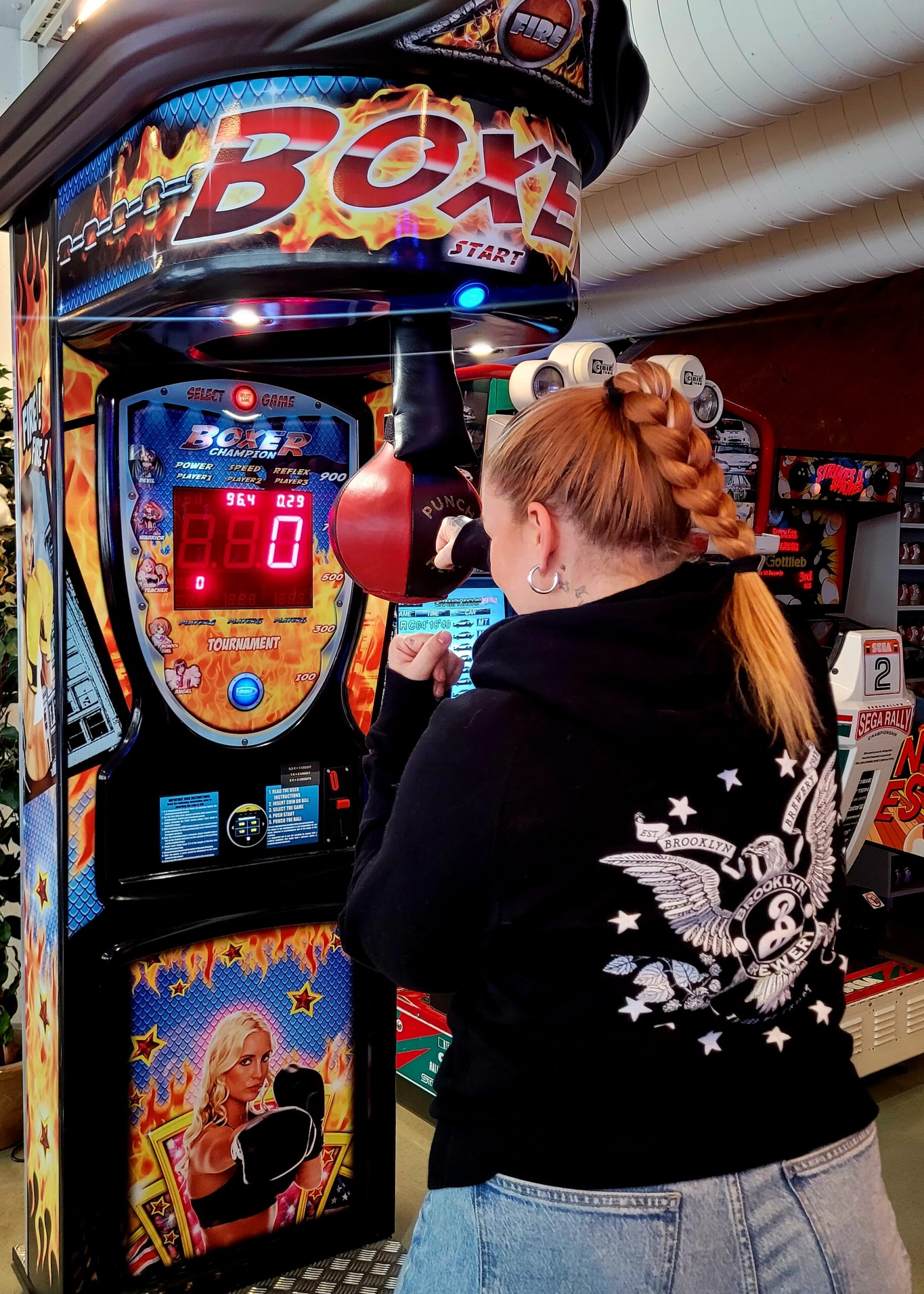 Arcadessa mm. nyrkkeilykone.